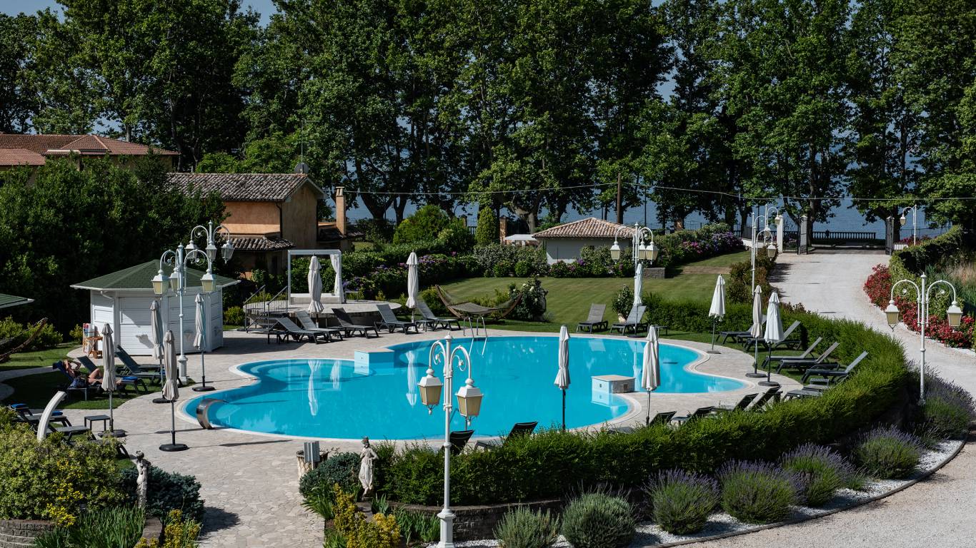 Ludwig-Boutique-Hotel-Bolsena-внешних-бассейн-CRI4746