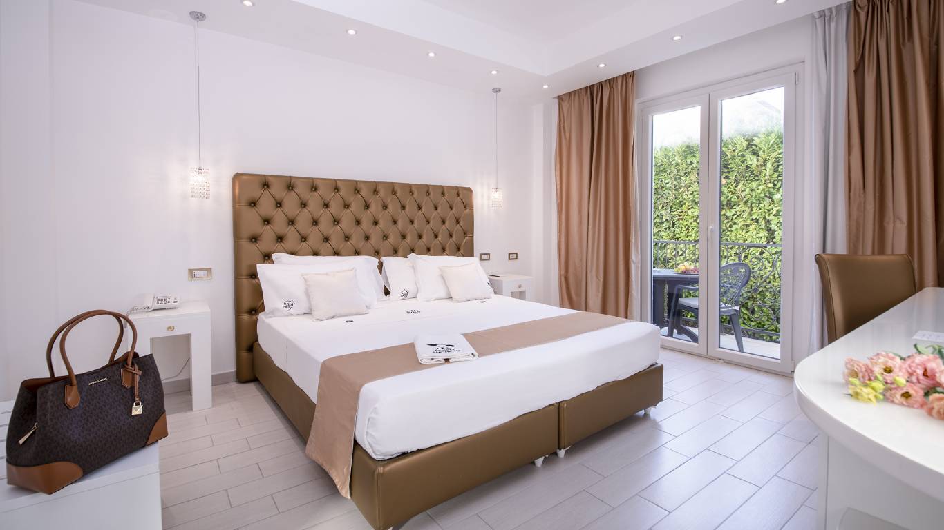 Ludwig-Boutique-Hotel-Bolsena-room-suite-classic-1
