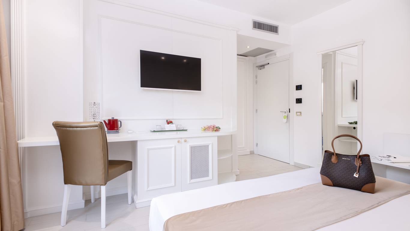 Ludwig-Boutique-Hotel-Bolsena-room-suite-classic-1-3