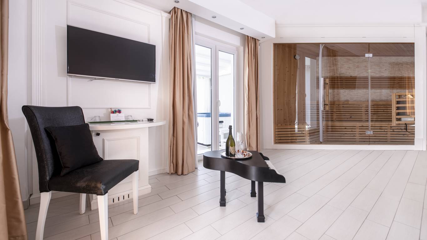 Ludwig-Boutique-Hotel-Bolsena-комната-suite-deluxe-spa-1-6