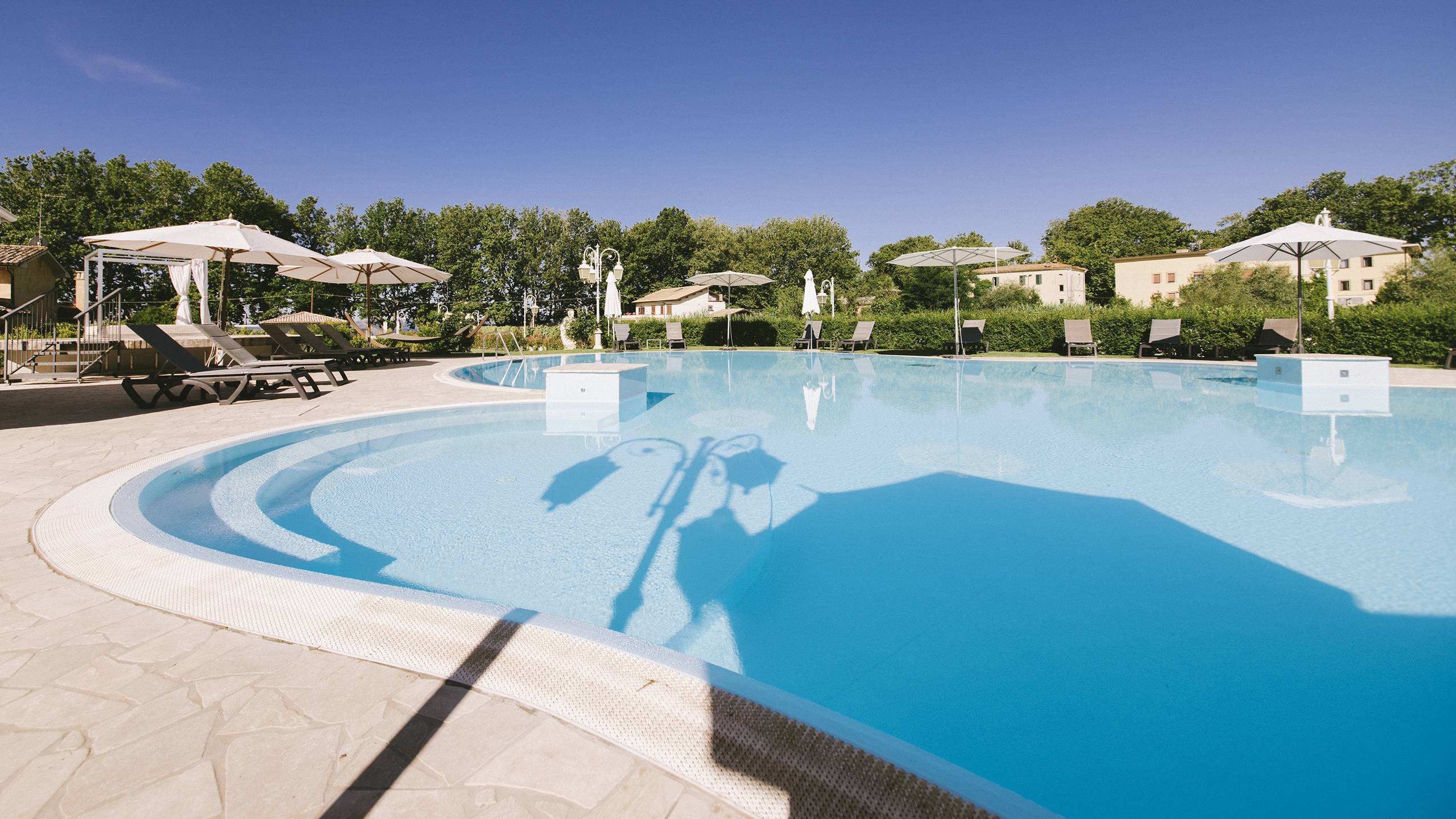 Ludwig-Boutique-Hotel-Bolsena-outdoor-swimming-pool-1-3
