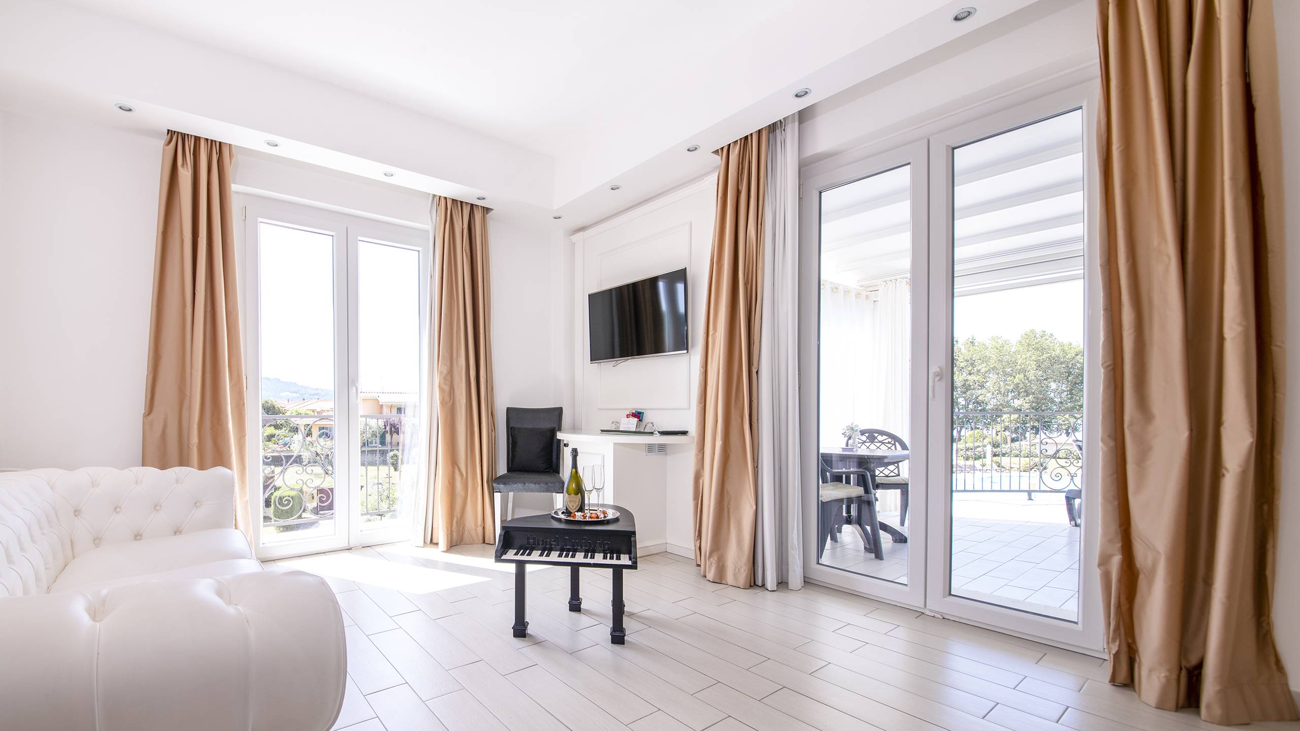 Ludwig-Boutique-Hotel-Bolsena-room-suite-deluxe-spa-1-5