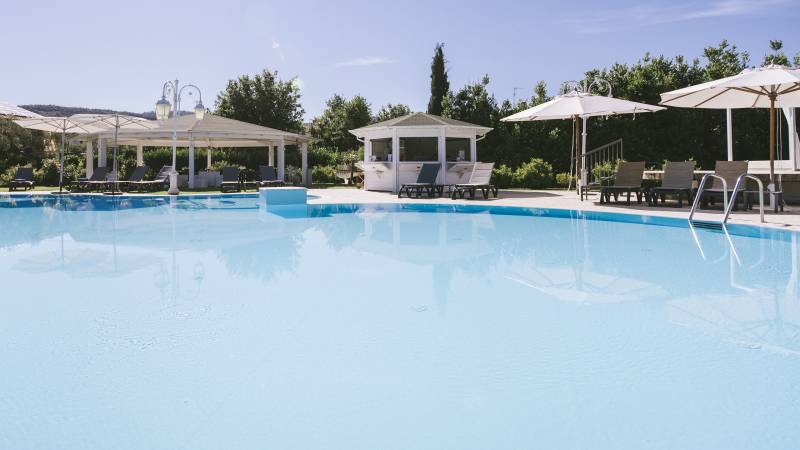 Ludwig-Boutique-Hotel-Bolsena-outdoor-swimming-pool-1-4
