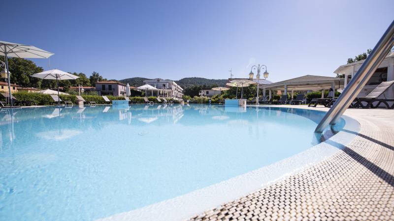 Ludwig-Boutique-Hotel-Bolsena-outdoor-swimming-pool-1-8