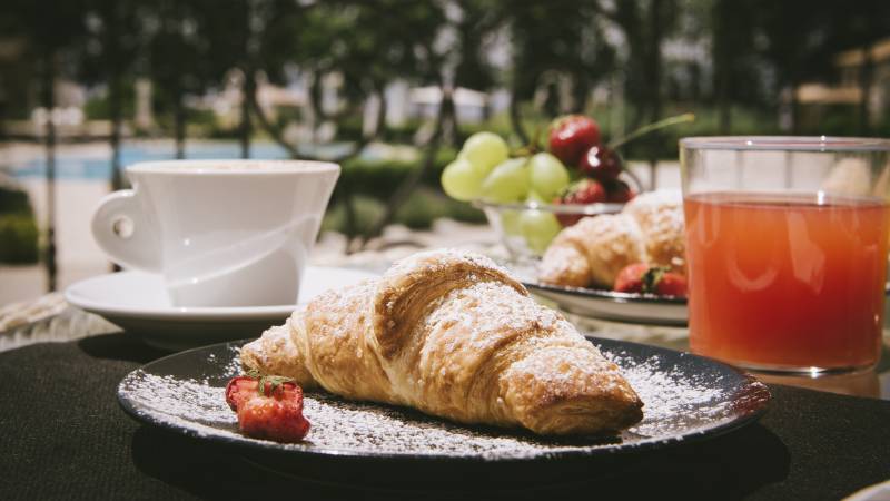 Ludwig-Boutique-Hotel-Bolsena-Frühstück-Hörnchen-Saft-1-9